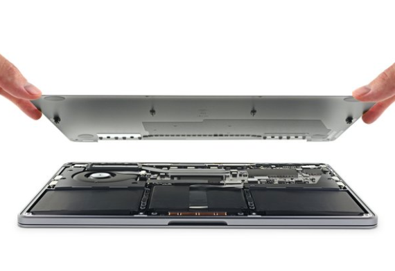 MacBook PRO 2019 в разобранном состоянии