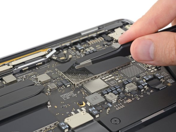 MacBook PRO 2019 припаяный SSD